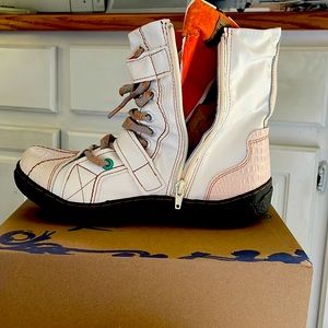 TMA Eyes Women’s sneaker bootie size 42 us 9.5
